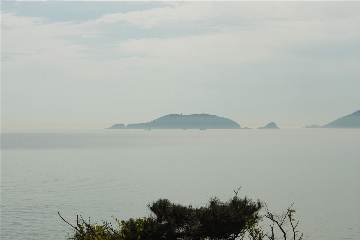 远眺洛迦山