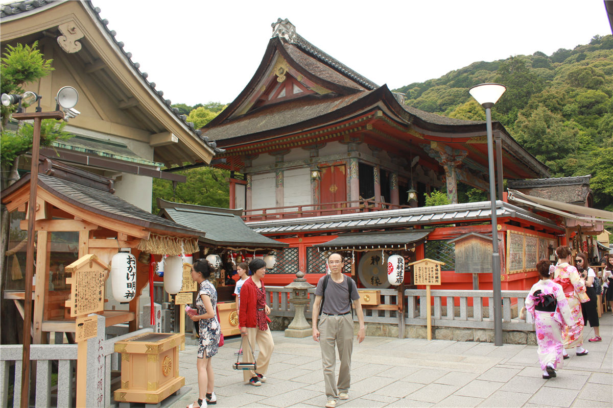 地主神社