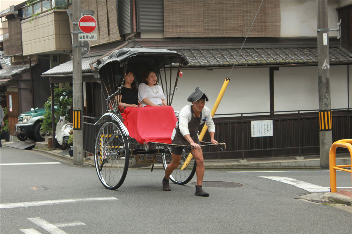 路上的人力车