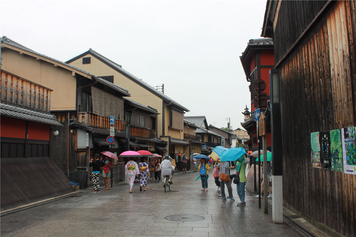 雨中的花见小路