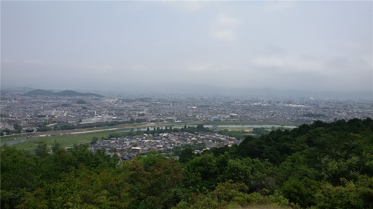 岩田山顶远眺京都