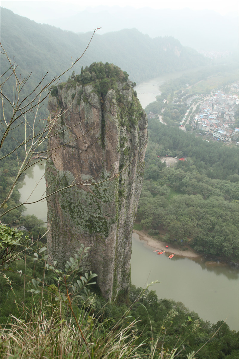 俯瞰鼎湖峰