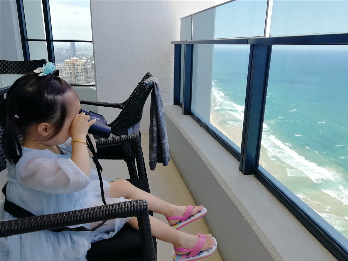 桃子看海景