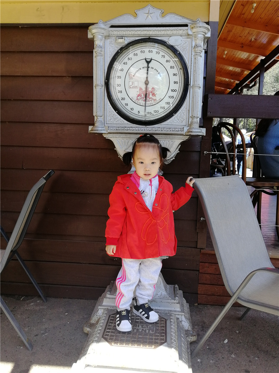 桃子在火车站