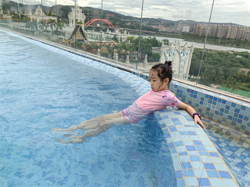 酒店游泳