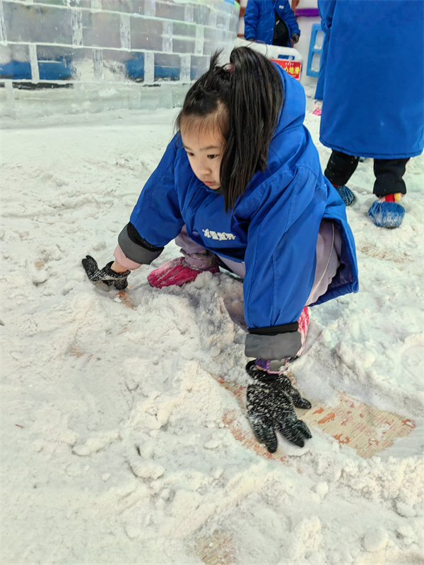 桃子玩雪