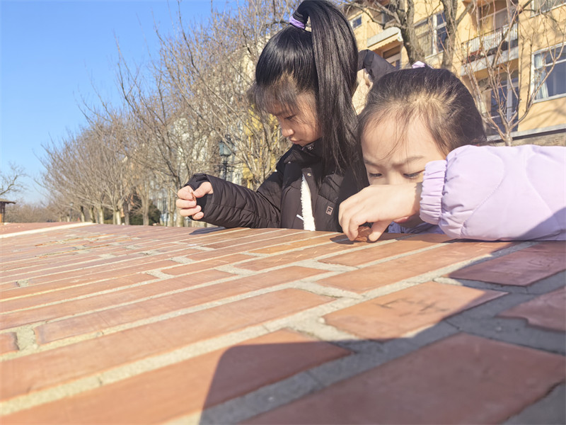岩石医院附近刻字