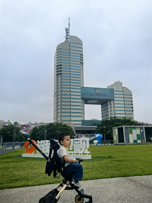 叮当在湖南广电大楼