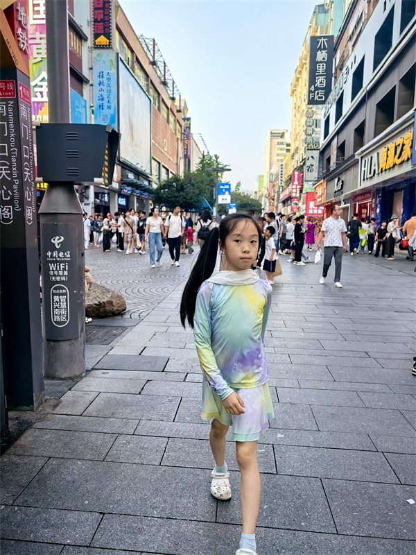 桃子在黄兴路步行街