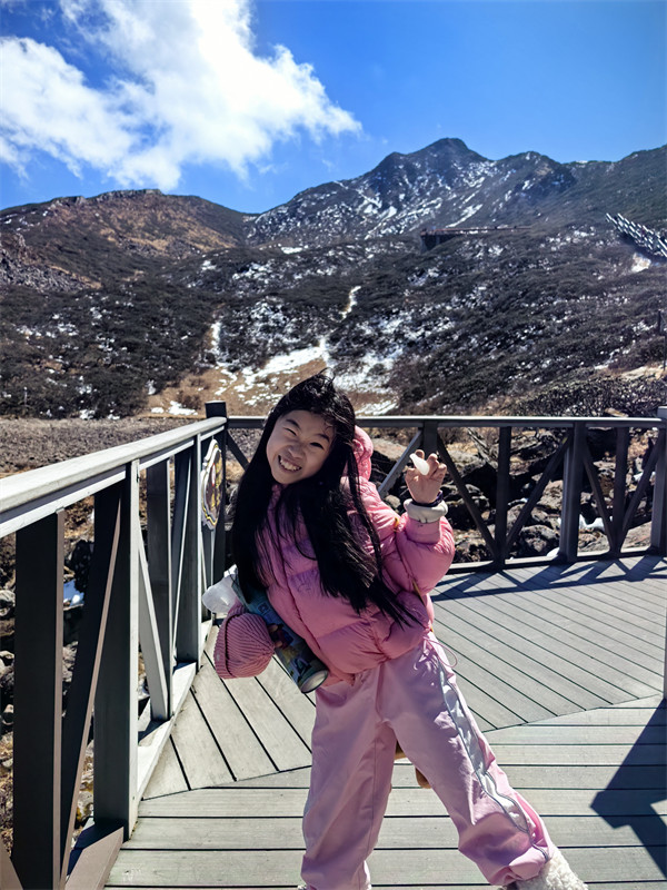 桃子爬苍山