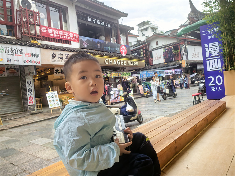 叮当在阳朔西街