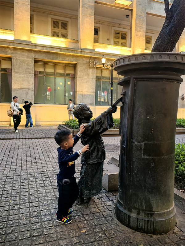叮当在沙面