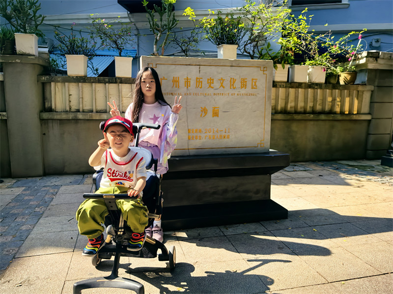 桃子和叮当在沙面岛