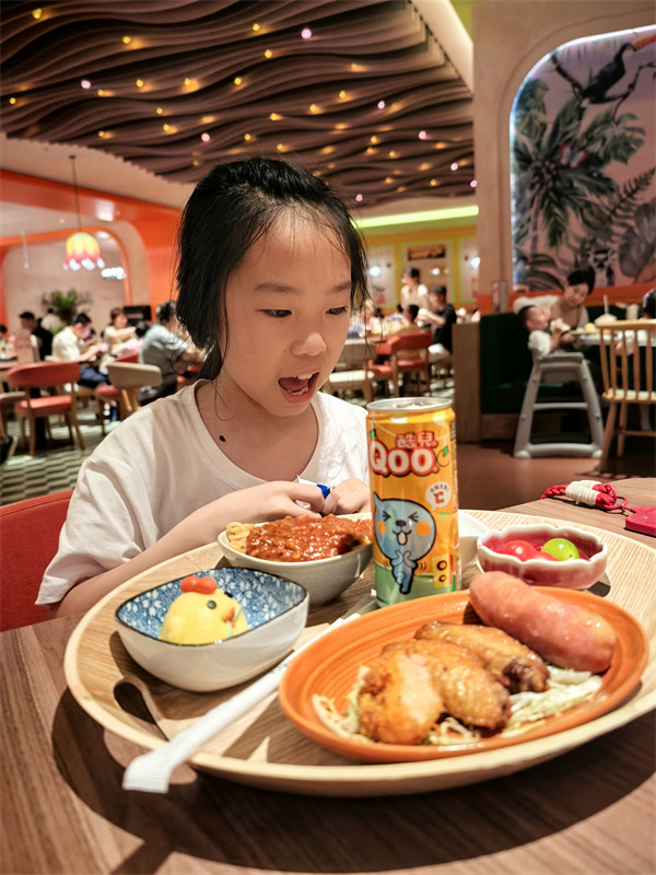桃子吃晚餐