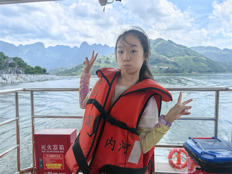 桃子在万峰湖