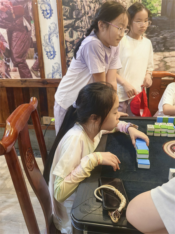 桃子玩麻将