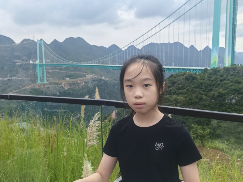 桃子在花江峡谷大桥