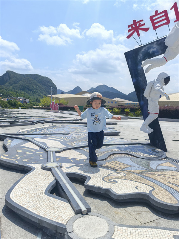 叮当在天眼景区